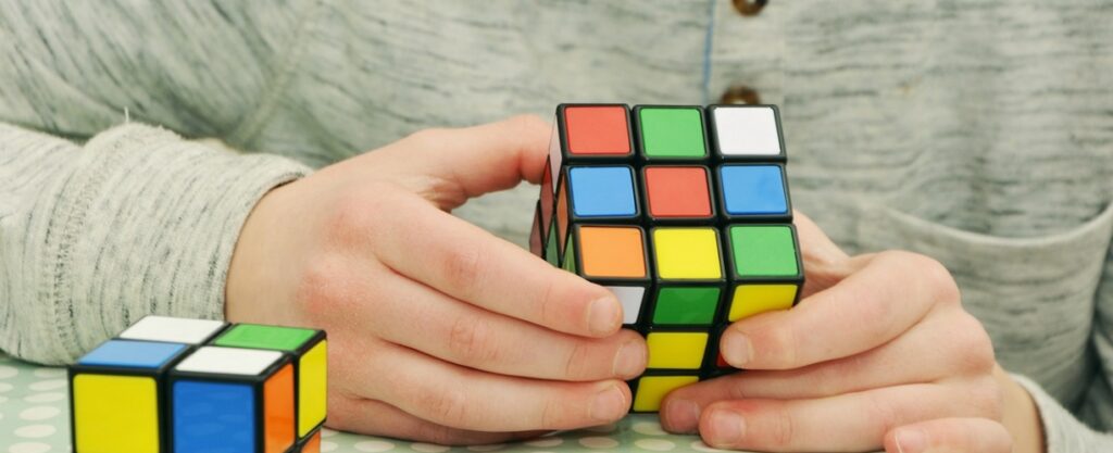 Międzynarodowy turniej szybkiego układania kostki Rubika w Krakowie wkrótce przyciągnie 140 zawodników
