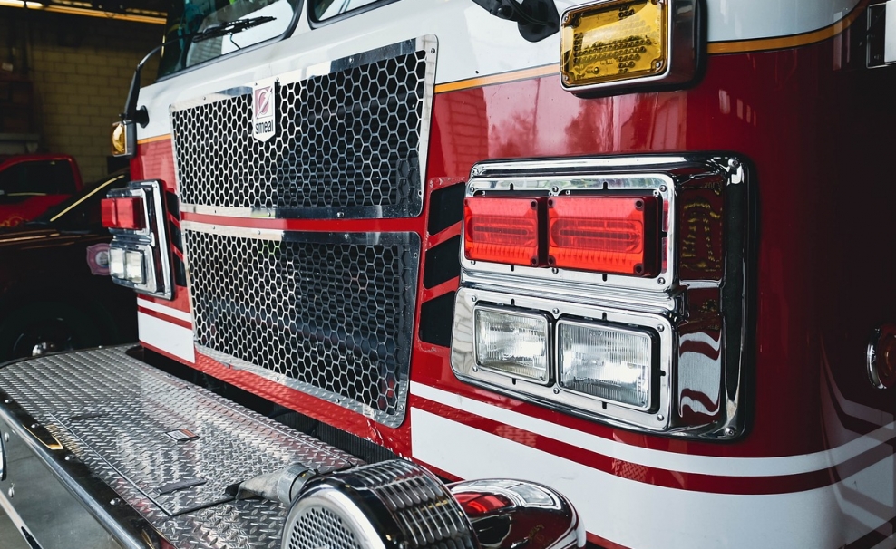 Wielki pożar w hali produkcyjnej w Myślenicach: Strażacy z 12 jednostek walczyło z płomieniami