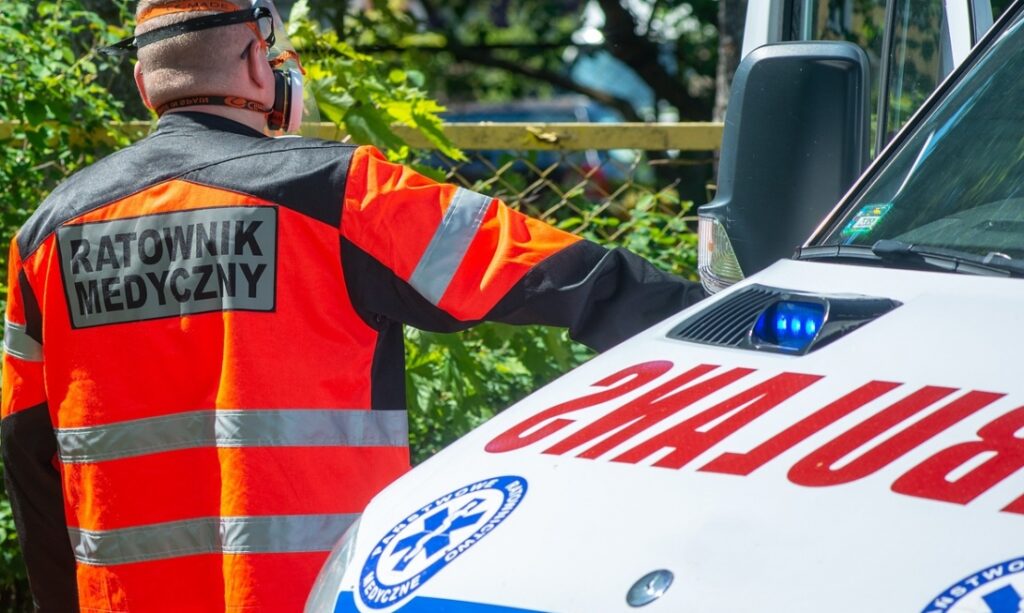 Wstrząsająca interwencja strażników miejskich i ratowników medycznych w Krakowie