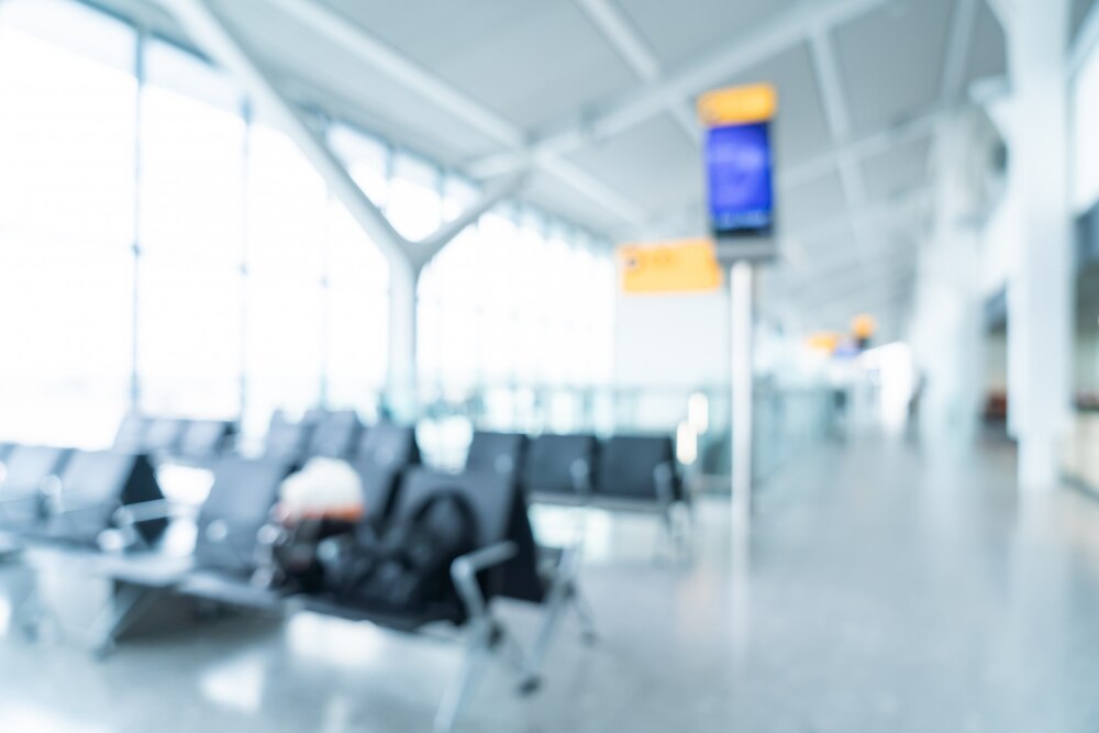 Alarm bombowy na Kraków Airport: Służby w akcji po podejrzeniu ładunku wybuchowego