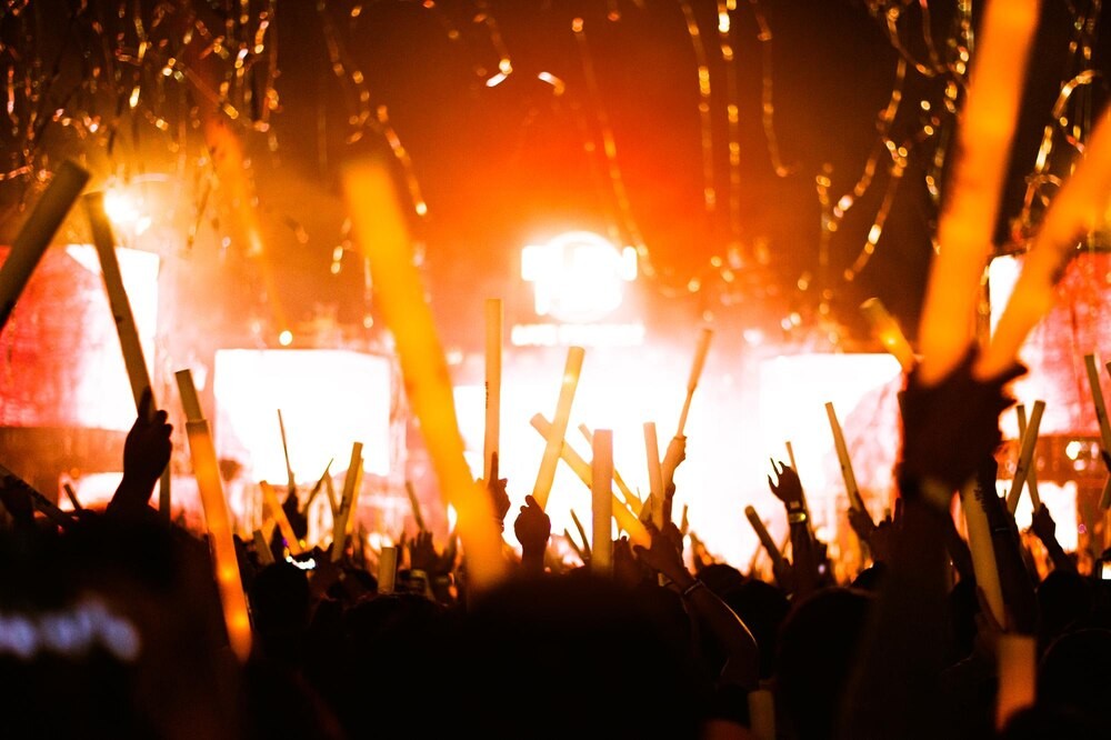 Koncert lat 90. w Krakowie odwołany! Fani czekają na zwroty i nowe nadzieje