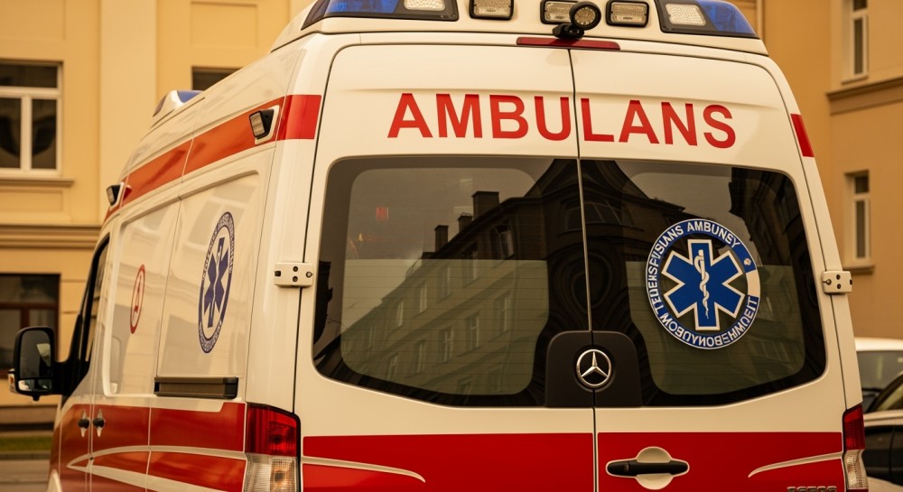 Kraków: 43-latek w ciężkim stanie po upadku pustaków z dźwigu na budowie