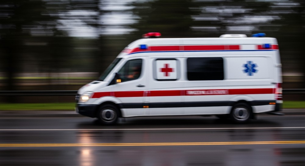 Mężczyzna w kryzysie emocjonalnym znajduje wsparcie w Nowej Hucie