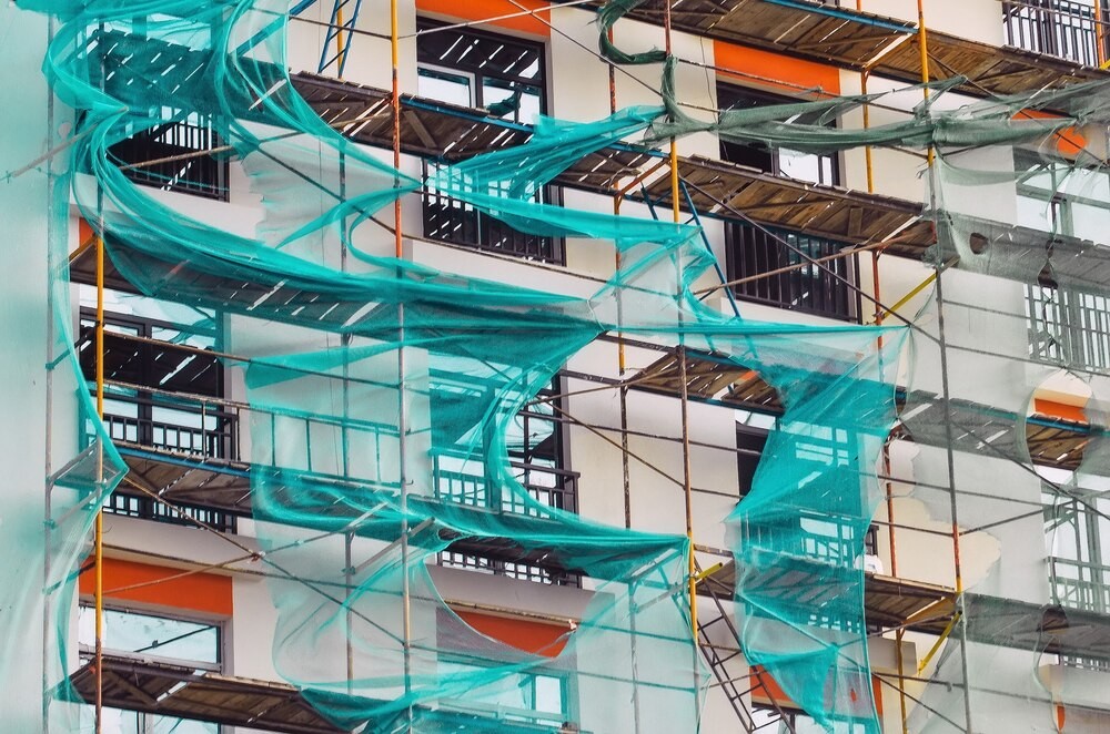 Kraków w walce z nielegalnymi budowlami: rozbiórka jako nieunikniony krok ku bezpieczeństwu